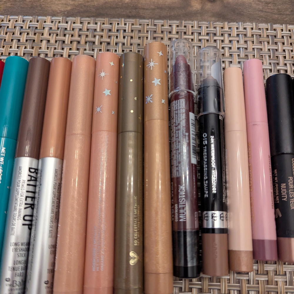 Assorted Eye Makeup Pencil Set - Picture 3 of 4